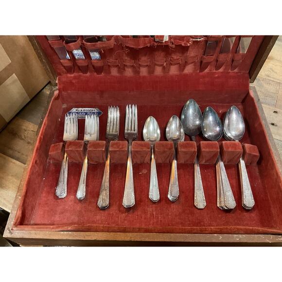 Vintage Oneida Wm A Rogers PARK LANE Silverplate Flatware Set 38pc w/ Chest - Picture 2 of 13